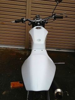 APE(エイプ)50/100用DAMAGEレーシングシートカウル製品取付画像
