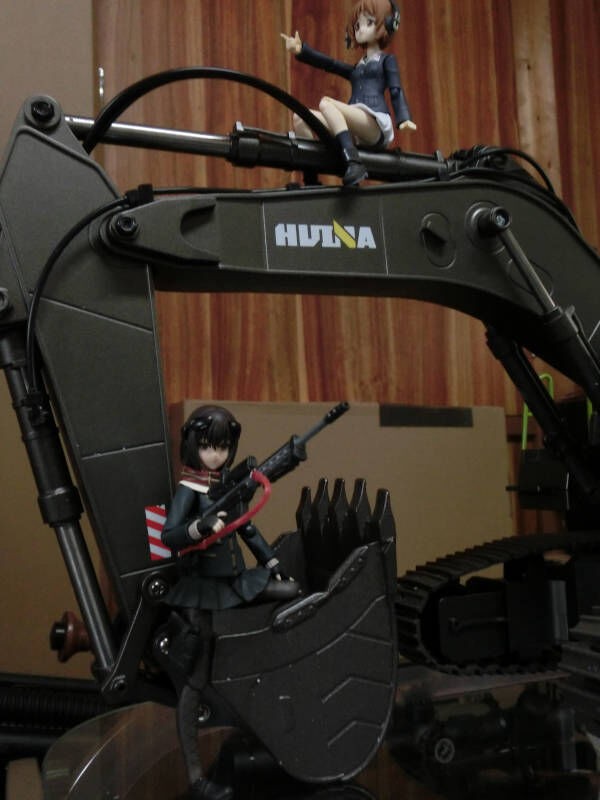 HUINA 1593 1/14サイズパワーショベルラジコン　アタッチメント付き Amazon.co.jp: Huina Toys 1593 1/14スケール 2.4GHz 22ch RTR