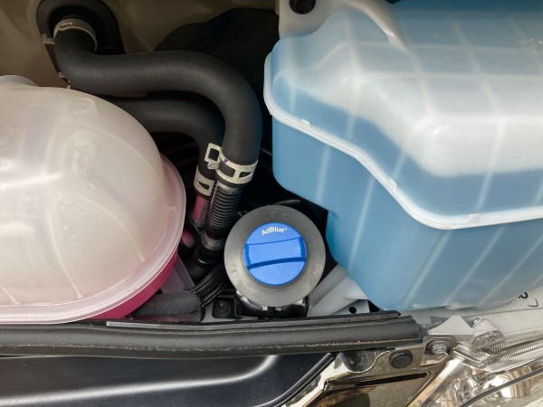 AdBlue®の補充（トヨタ ハイエースバン・H200系）by makoto.jp