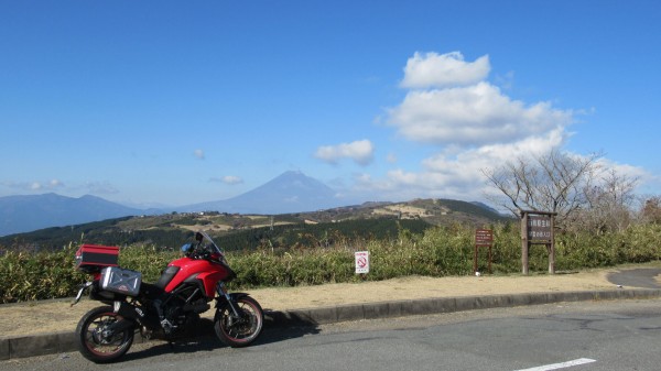 伊豆スカイライン 時々 赤いバイクでライダー気分