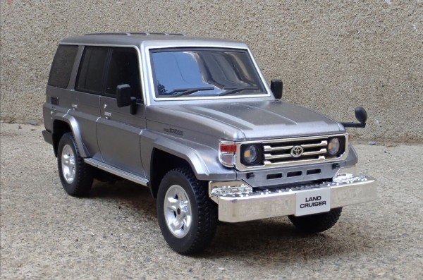 海外製　プラモデル ◯ランドクルーザー 70系 HZJ76K （JOZEN 1/24）ラジコン完成品