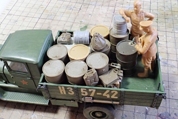 ▶︎ZIS-5トラック（DRAGON&frasl;ALAN 1&frasl;35）製作工作3 積荷とフィギュア