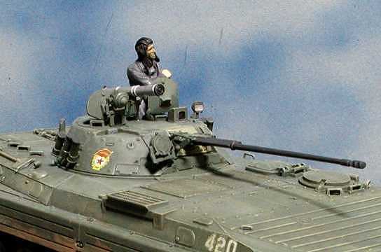 ドラゴン　1/35 BMP-2 完成品　装甲車　戦車模型　ウクライナ ドラゴン 1/35 BMP-2 完成品 装甲車 戦車模型 ウクライナ