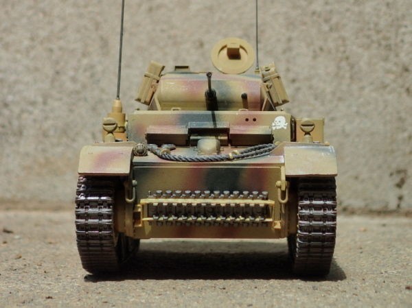 【完成品】ICM 1/35 ドイツ Ⅱ号戦車L型 ルクス 初期型フィギュア3体付 完成品】ICM 1/35 ドイツ Ⅱ号戦車L型 ルクス 初期型フィギュア3