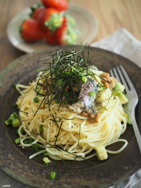 納豆と鯖缶のパスタ ４４食堂 よんよんしょくどう 滋味ごはん ときどき甘味