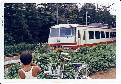 懐かしのレッドトレイン写真パネル 昔の西武池袋線の車両 (1977年) : 毎日がレビュー