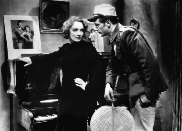 モロッコ １９３０年アメリカ 美男美女のもどかしい恋物語 映画と酒と巨人と旨いモノ