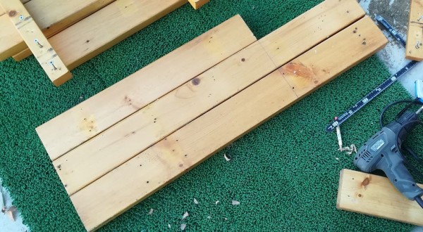 単管とツーバイフォーで階段 2 板を乗せて完成 チャーリーの大工日記 Charlie S Diy Diary