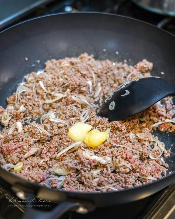 レンジ蒸しナスで作るジューシーな麻婆ナス丼（レシピ） : トイロ公式