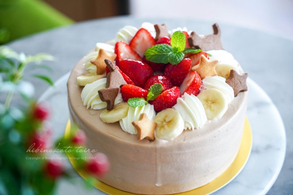 チョコバナナデコレーションケーキと、今日のおべんとう