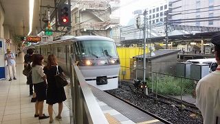 列車で秩父へ 西武特急レッドアロー たび めし うま Blog