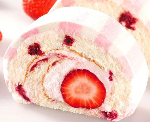 季節限定 1日300本 銀座千疋屋の苺のロールケーキ 大人気 通販で買えるおいしいロールケーキ