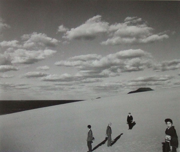 植田正治「妻のいる砂丘風景（III）」「砂丘D」～銀塩写真の魅力 IV展 