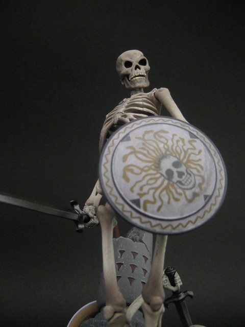 シルバー骸骨フィギュア 剣と盾付き 特撮リボルテック SERIES No.020 骸骨剣士 2nd ver. (完成品) - ホビー