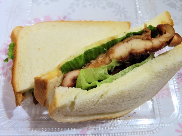 東屯田通り 肉の宮崎でボリューム満点 照り焼きチキンサンド 旅 食 酒 そして猫