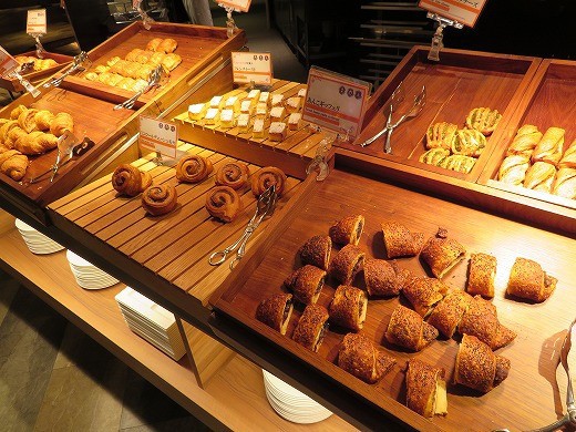 函館プリンスホテル渚亭のイクラ ネギトロ食べ放題の朝食 パンもスイーツも美味しい 旅 食 酒 そして猫
