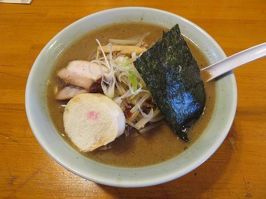 白石区の 三代目けけけ で40食限定の赤味噌らーめん 福来軒本店のパンチ店長情報も 旅 食 酒 そして猫