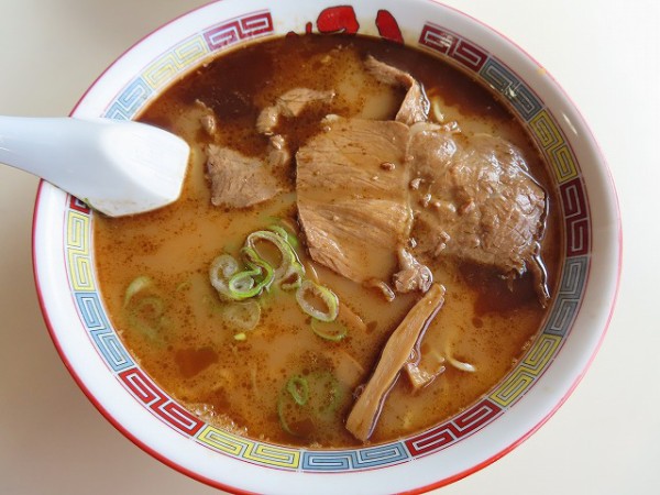 出川哲朗の 充電させてもらえませんか で出川さんが食べていた 旭川ラーメン 蜂屋 旅 食 酒 そして猫