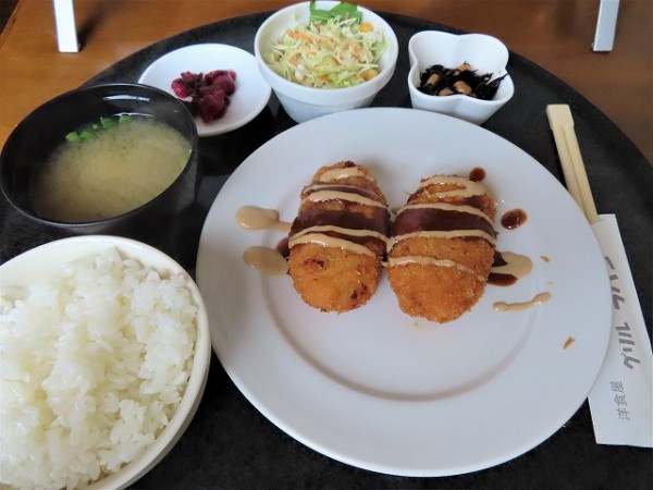 何を食べてもおいしい町の洋食屋 グリル ラパン でカニクリームコロッケ御膳 旅 食 酒 そして猫