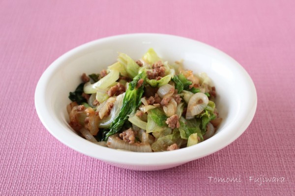 はじめての生野菜 サラダはいつから食べられる 保育園で働いていた管理栄養士藤原朋未がお届けする ママ楽ごはん