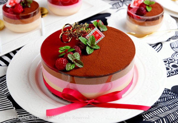 クリスマスホールケーキいちごのムースのアンドュゥトュラ