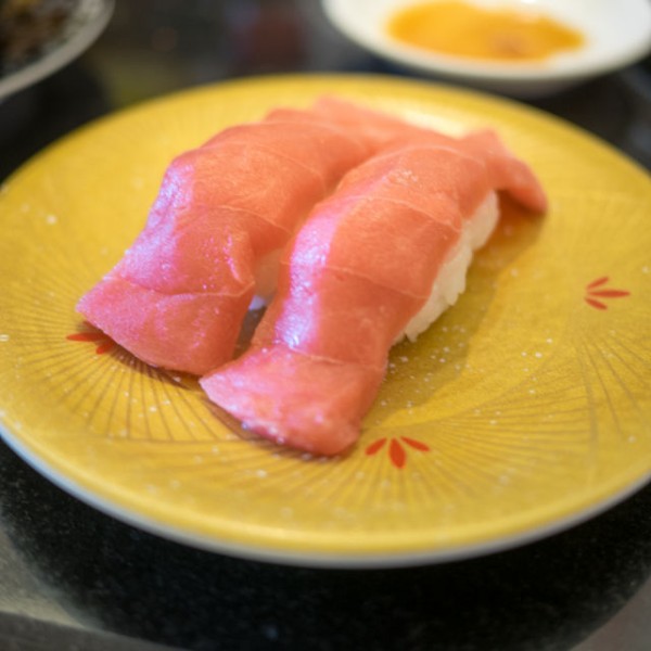 大トロ三昧 に タラバ蟹 廻るお寿司で新鮮 最高級のネタを食べ尽くせ 和楽 居食屋レインボー