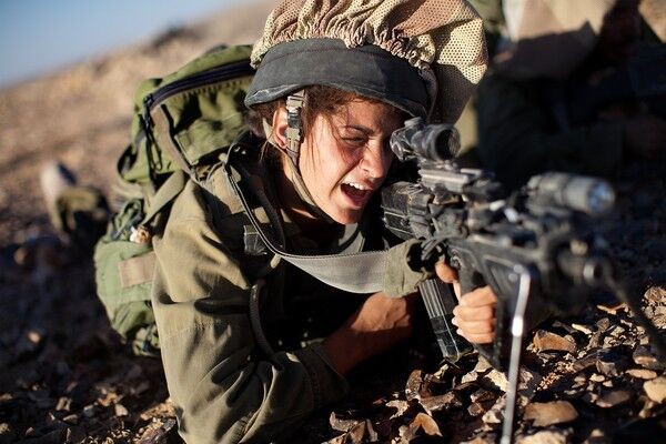 自衛隊史上初 女性戦闘隊長が美人過ぎてワロタｗｗ 虎ちゃんねる
