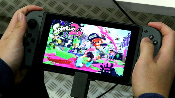 スプラトゥーン2 野上氏 Wiiuでは二つの画面を同時に見ることはできない 今回はジャイロを動かすと一緒に動く スイッチを持って画面傾けると画面が見えないｗｗｗｗ ゲーハーking速報