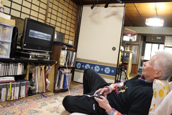 ネットのお前らよりゲームやってる80歳のダークソウルおじいちゃん フロムのゲームは間違いない ゲームでもなんでもすべてのことに死ぬまで精進せなあかん 深い ゲーハーking速報