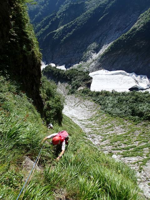 谷川岳・一ノ倉沢烏帽子沢奥壁「凹状岩壁ルート」 : 【山やへの扉】