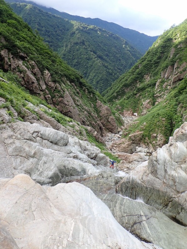 朝日連峰 水源の沢 続・朝日連峰水源の沢と残雪の山 | ～朝日連峰支尾根の沢と残雪
