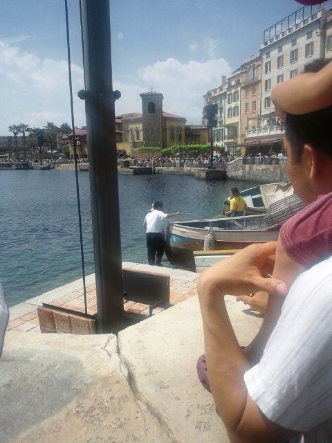 東京ディズニーシー メディテレーニアン ハーバーに飛び込んで泳いだ人がいたようです とうとうバカとして生きることに決めました