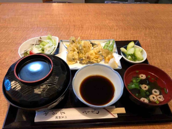 鯰天ぷら定食 川魚料理中屋 茨城県坂東市 ととろぐ