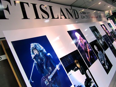 FTISLANDのライヴDVDパネル展示 【タワーレコード渋谷店