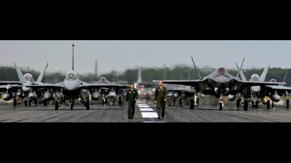 自衛隊 三沢基地で初の日米合同 エレファントウォーク 実施 日米コマンダーの勇姿 トーイチャンネット 時事ネタ