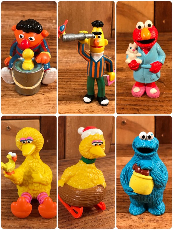 セサミストリートのPVCフィギュアなどのアイテムを16点Webショップに