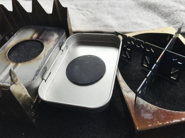 キャンドゥの角形携帯灰皿が Logosのポケットストーブのなかにぴったり収まる 登山ちゃんねる