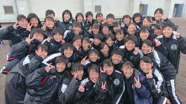 第27回高校女子サッカー出場校のベンチコート ジャージ ユニフォーム女子