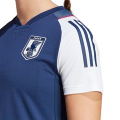 サッカーなでしこトレーニングウェア adidas なでしこジャパン 新トレーニングウェアとユニフォーム