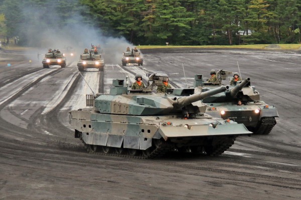 ドーザ付10式戦車(富士教導団) : エヌティーさんの検修庫(trans5885)