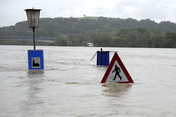 オーストリア紙 １００年に１度規模の洪水もウィーンに被害与えず Trans Vienna ドイツ語翻訳