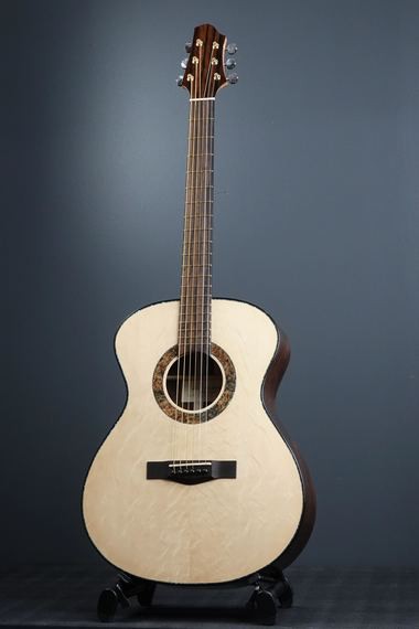 Joji Yoshida Guitars OM custom【試奏レビュー】 : 木の温もりを鉄弦