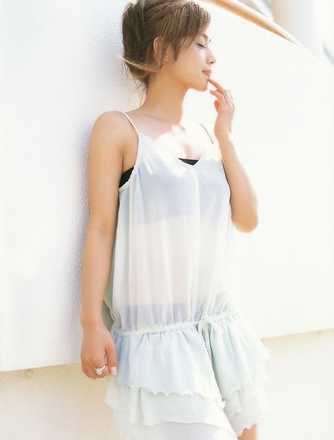 平愛梨 1st写真集 あい たい の水着グラビア画像 グラフォトbox E