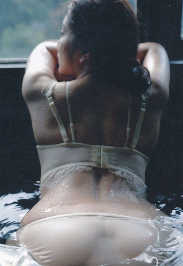 入山杏奈 写真集 美しい罪 のセクシー下着グラビア画像 グラフォトbox E