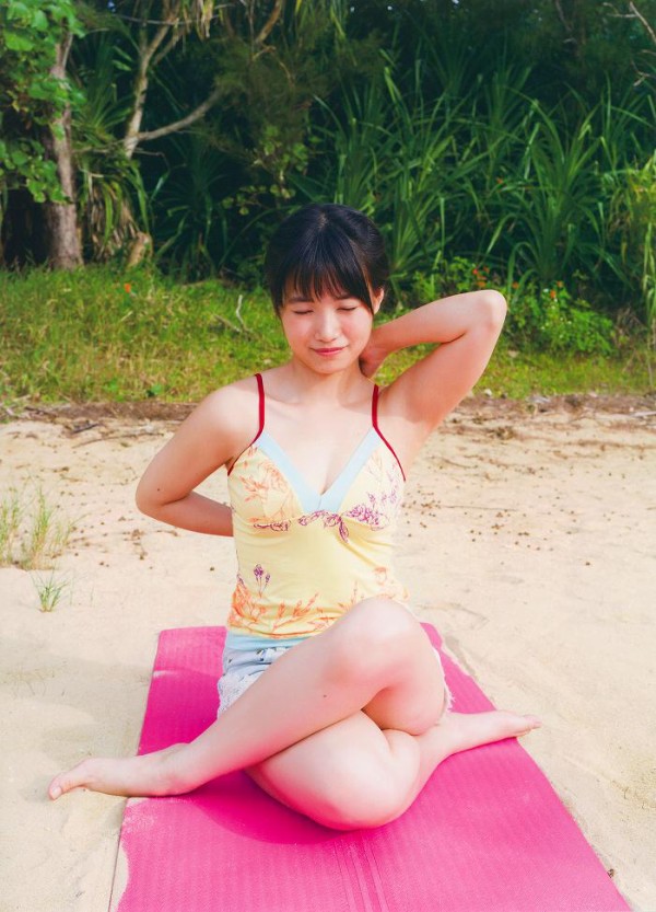 Hkt48 朝長美桜 写真集からセクシー画像 グラフォトbox E