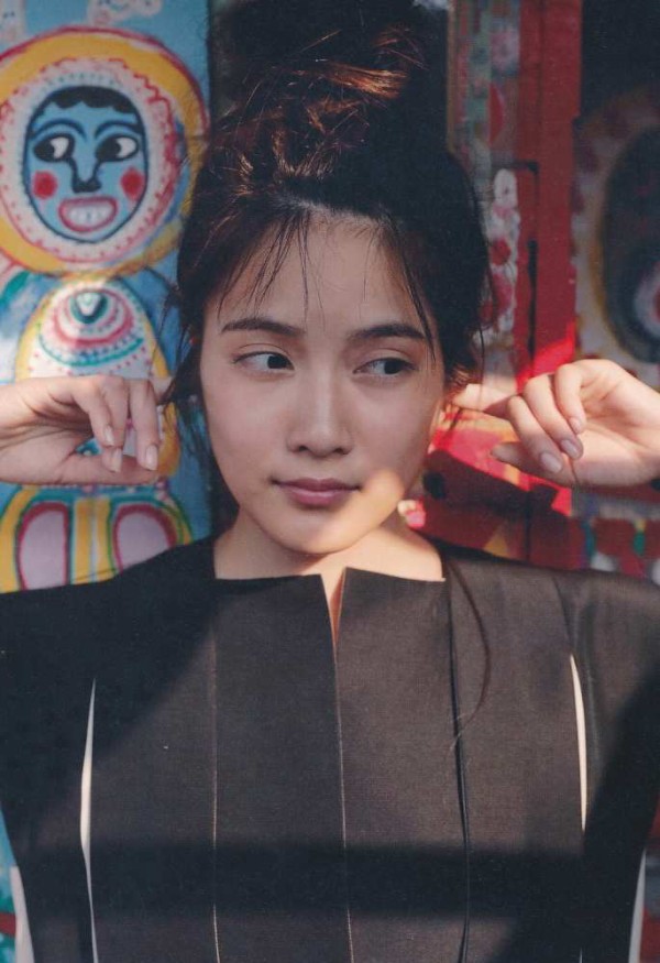 入山杏奈 写真集 美しい罪 のセクシー下着グラビア画像 グラフォトbox E