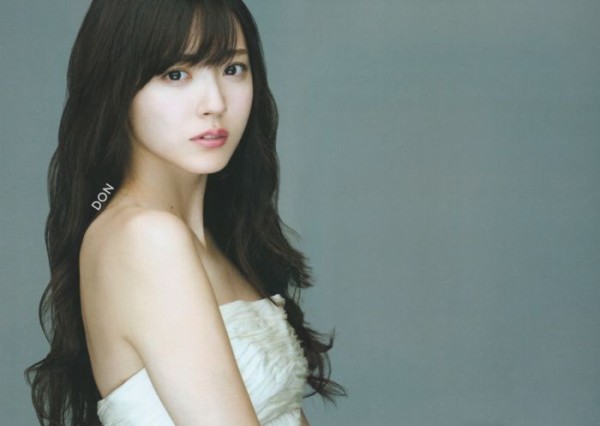 鈴木愛理 激かわな写真集 永遠 の水着 制服の画像 グラフォトbox E