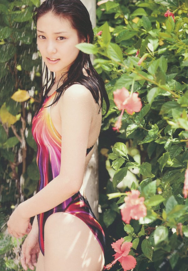 武井咲 写真集 風の中の少女 のビキニ スク水のセクシー画像 あいどるトレジャーe