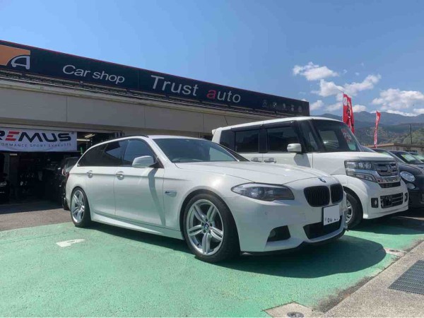 BMW528iツーリングMスポーツ F11のローダウン : 輸入車販売修理の