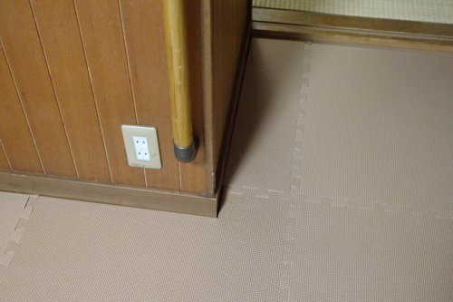 一階の床に冬の底冷え対策としてジョイントマットを敷きました つぼさんの趣味のブログ
